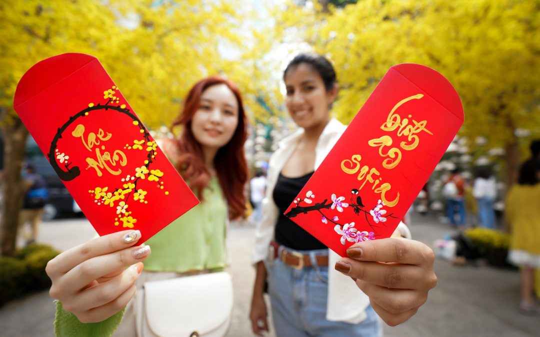 Lunar New Year (Tet) in Ho Chi Minh in the eyes of 2 girls from Spain and Korea